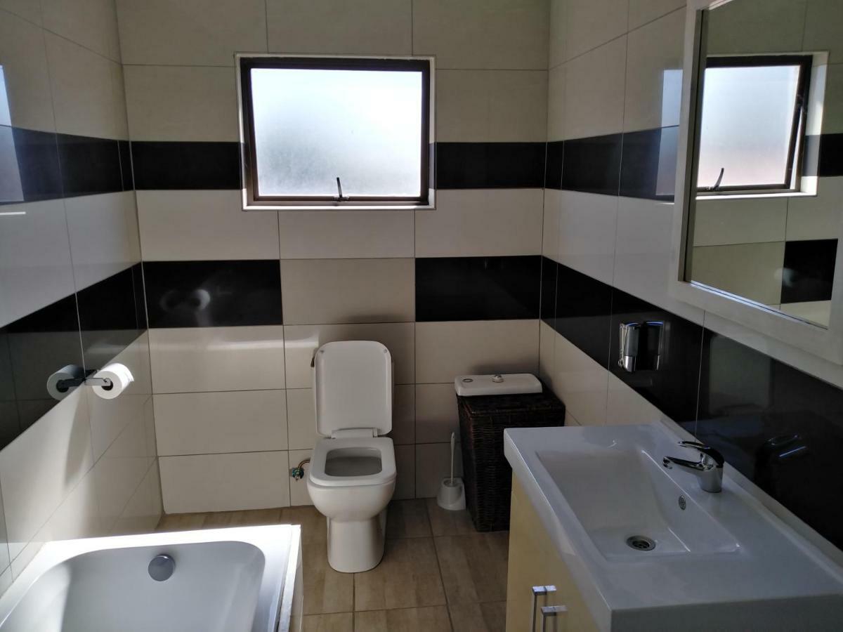 On Hill Lodge Bloemfontein Extérieur photo
