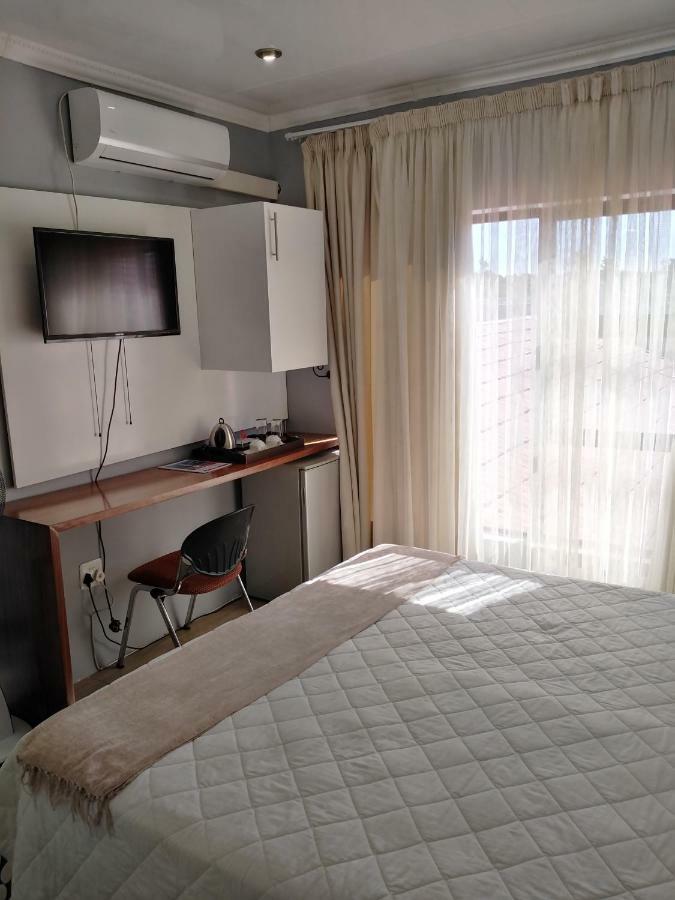 On Hill Lodge Bloemfontein Extérieur photo