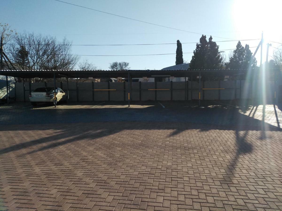 On Hill Lodge Bloemfontein Extérieur photo
