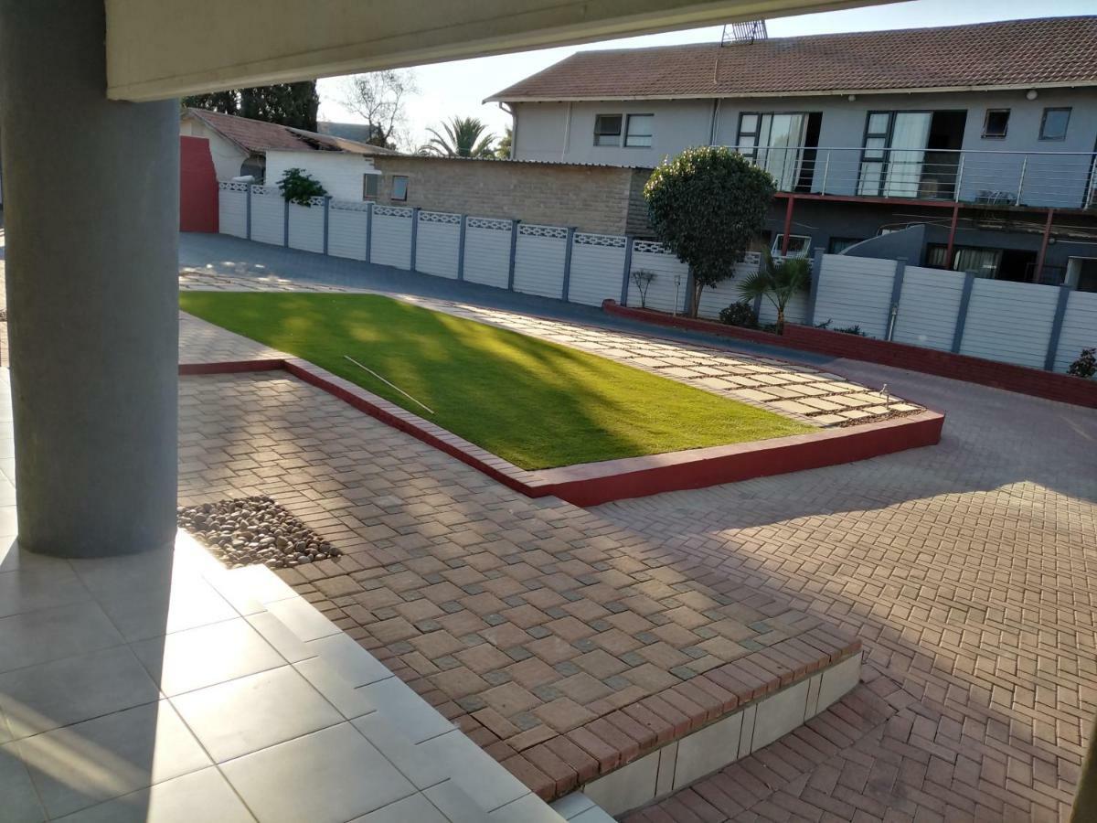On Hill Lodge Bloemfontein Extérieur photo