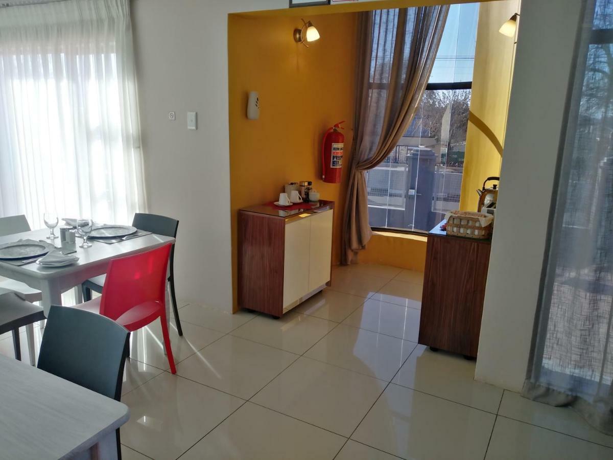 On Hill Lodge Bloemfontein Extérieur photo