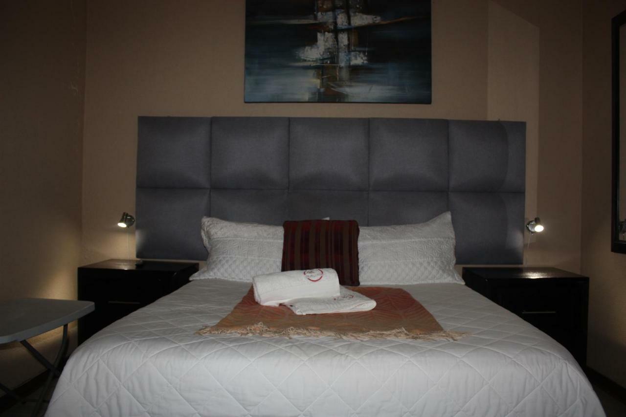On Hill Lodge Bloemfontein Extérieur photo