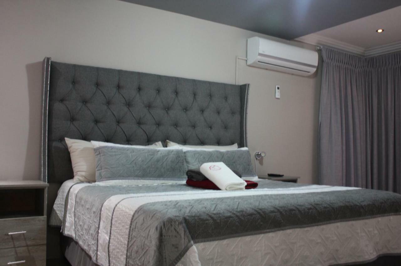 On Hill Lodge Bloemfontein Extérieur photo