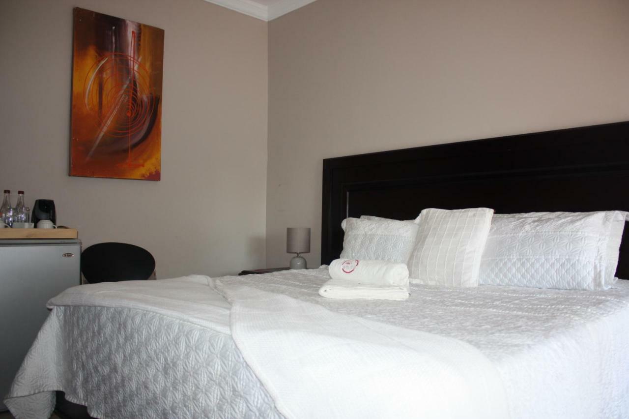 On Hill Lodge Bloemfontein Extérieur photo