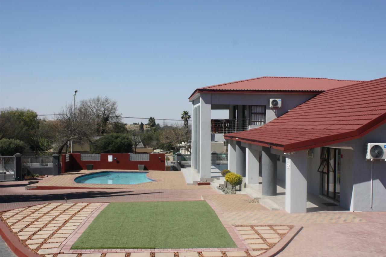 On Hill Lodge Bloemfontein Extérieur photo